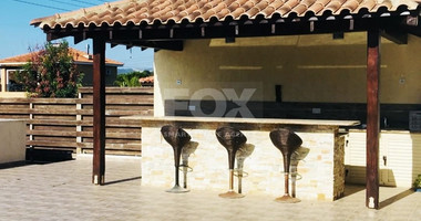 Spacious luxury detached villa with sea view pool for rent in Paramali