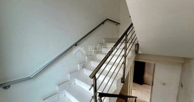 A GREAT OPPORTUNITY TO OWN A TWO FLOOR BUILDING WITH ROOF TERRACE, LIFT,  FULLY EQUIPPED, WITH OPTION FOR A FURTHER FLOOR