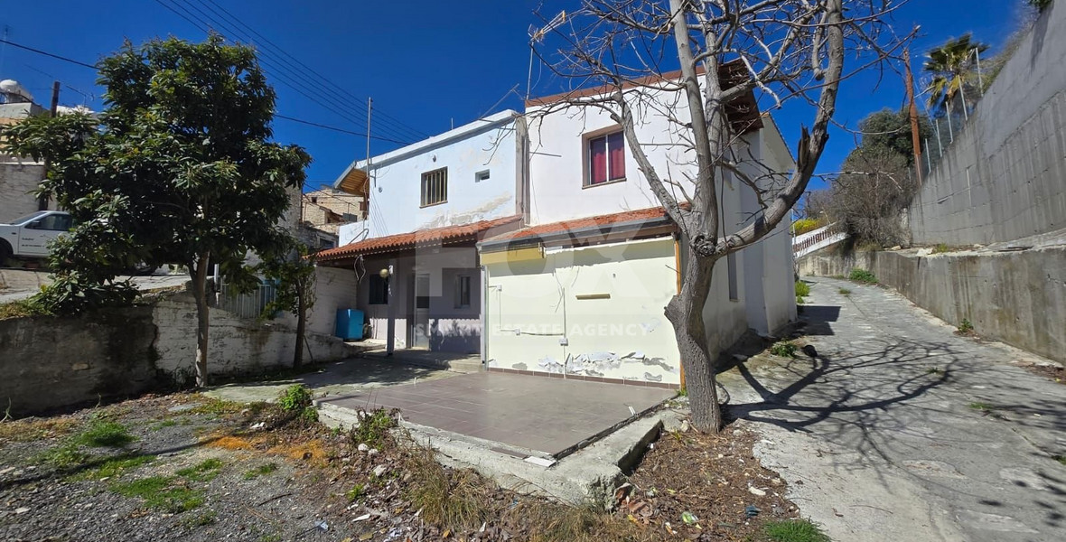 Semi-Detached House for Sale in Omodos