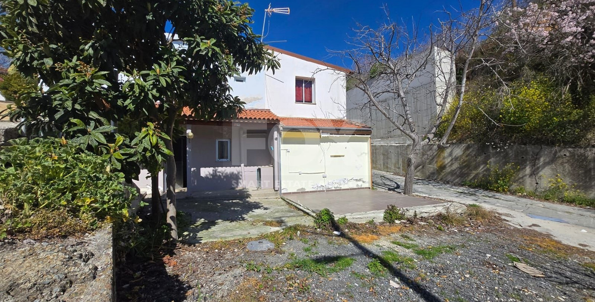 Semi-Detached House for Sale in Omodos