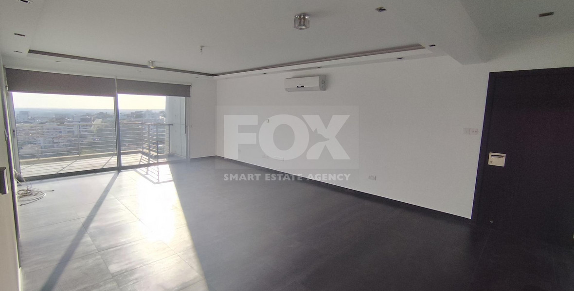 Spacious Unfurnished Penthouse for Rent in Mesa Geitonia