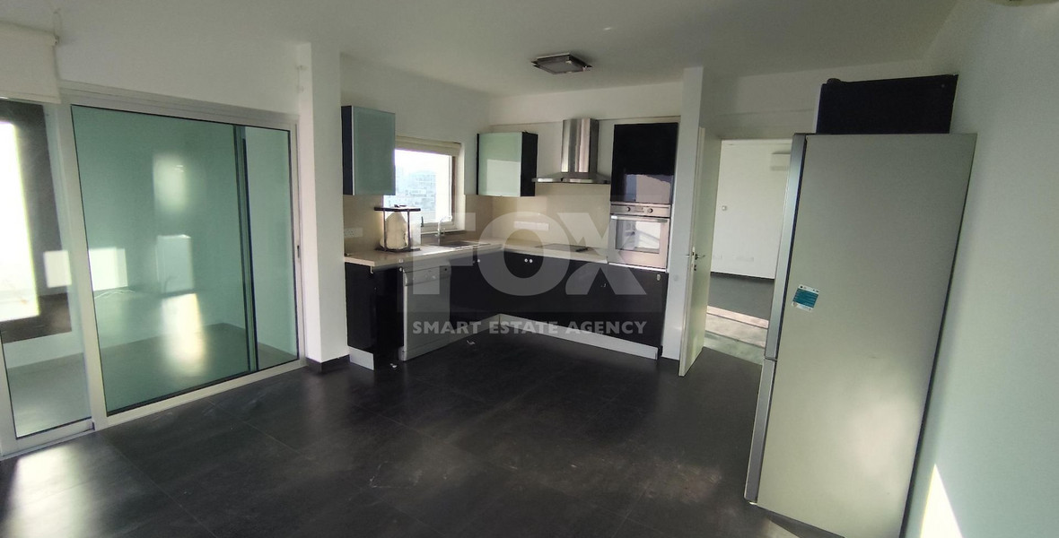 Spacious Unfurnished Penthouse for Rent in Mesa Geitonia