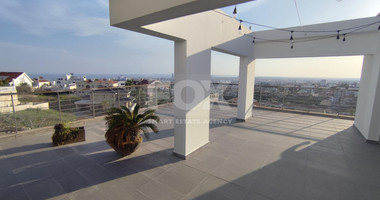 Spacious Unfurnished Penthouse for Rent in Mesa Geitonia