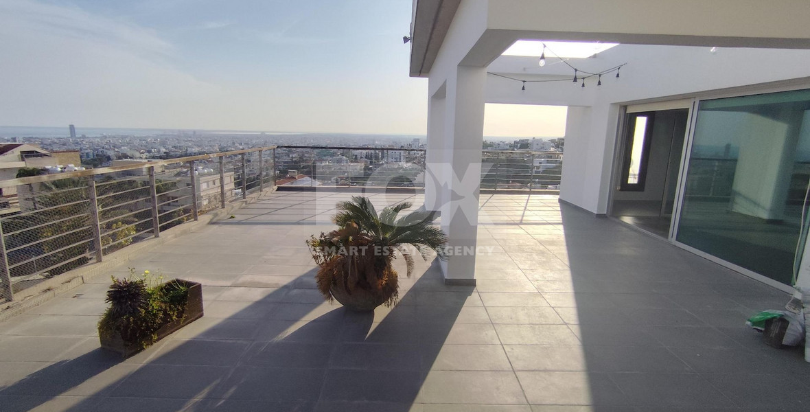 Spacious Unfurnished Penthouse for Rent in Mesa Geitonia