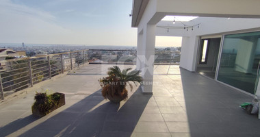 Spacious Unfurnished Penthouse for Rent in Mesa Geitonia