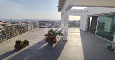 Spacious Unfurnished Penthouse for Rent in Mesa Geitonia