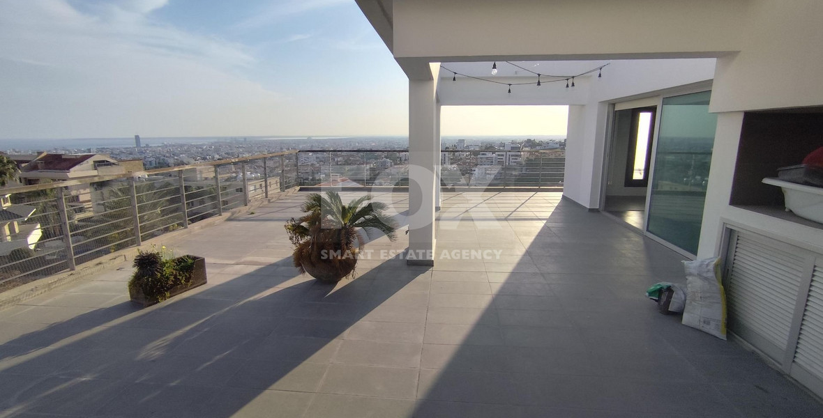 Spacious Unfurnished Penthouse for Rent in Mesa Geitonia