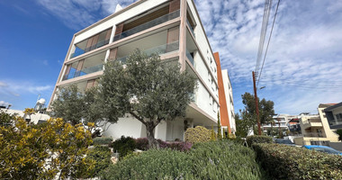 FOR SALE A LOVELY 3 BEDROOM PENTHOUSE WITH ROOF TERRACE FULLY FURNISHED AND EASY ACCESS TO ALL AMENITIES