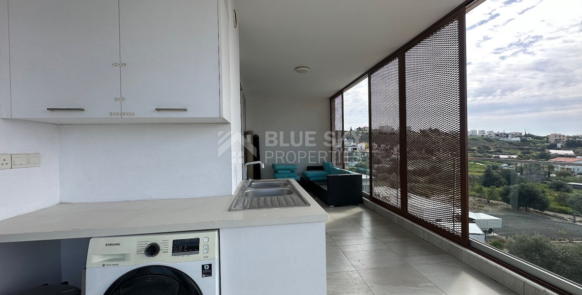 FOR SALE A LOVELY 3 BEDROOM PENTHOUSE WITH ROOF TERRACE FULLY FURNISHED AND EASY ACCESS TO ALL AMENITIES