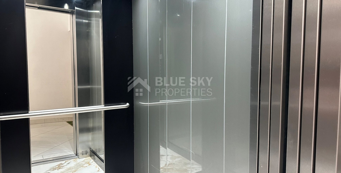 FOR SALE A LOVELY 3 BEDROOM PENTHOUSE WITH ROOF TERRACE FULLY FURNISHED AND EASY ACCESS TO ALL AMENITIES