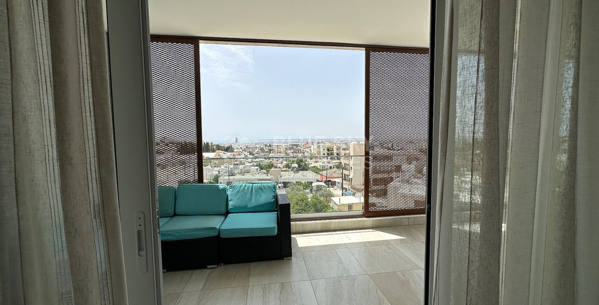 FOR SALE A LOVELY 3 BEDROOM PENTHOUSE WITH ROOF TERRACE FULLY FURNISHED AND EASY ACCESS TO ALL AMENITIES