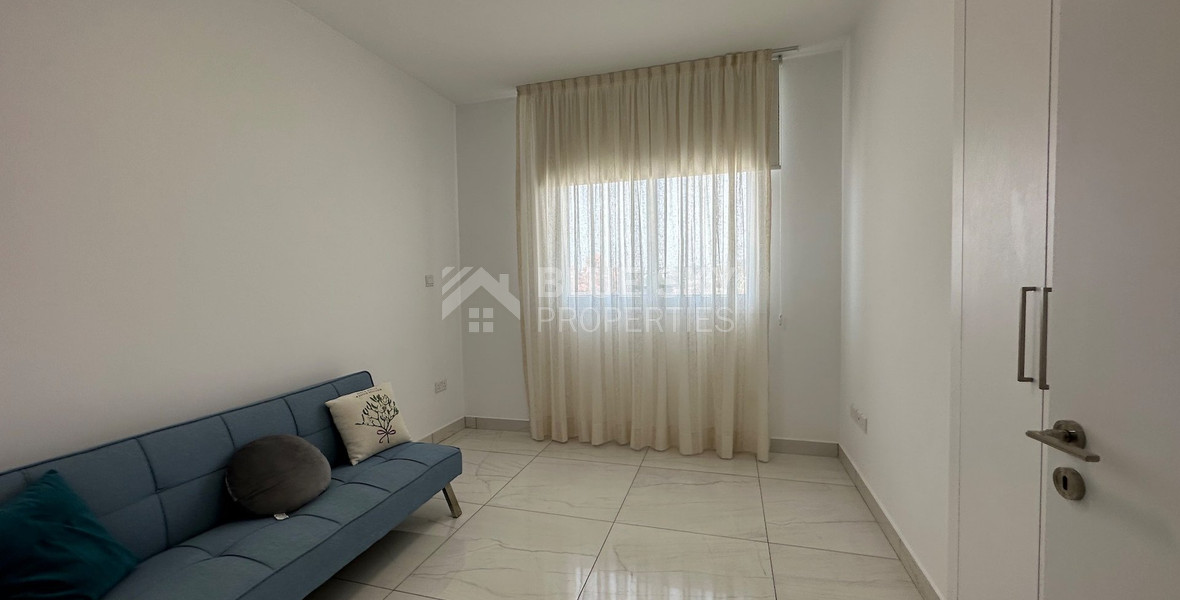 FOR SALE A LOVELY 3 BEDROOM PENTHOUSE WITH ROOF TERRACE FULLY FURNISHED AND EASY ACCESS TO ALL AMENITIES