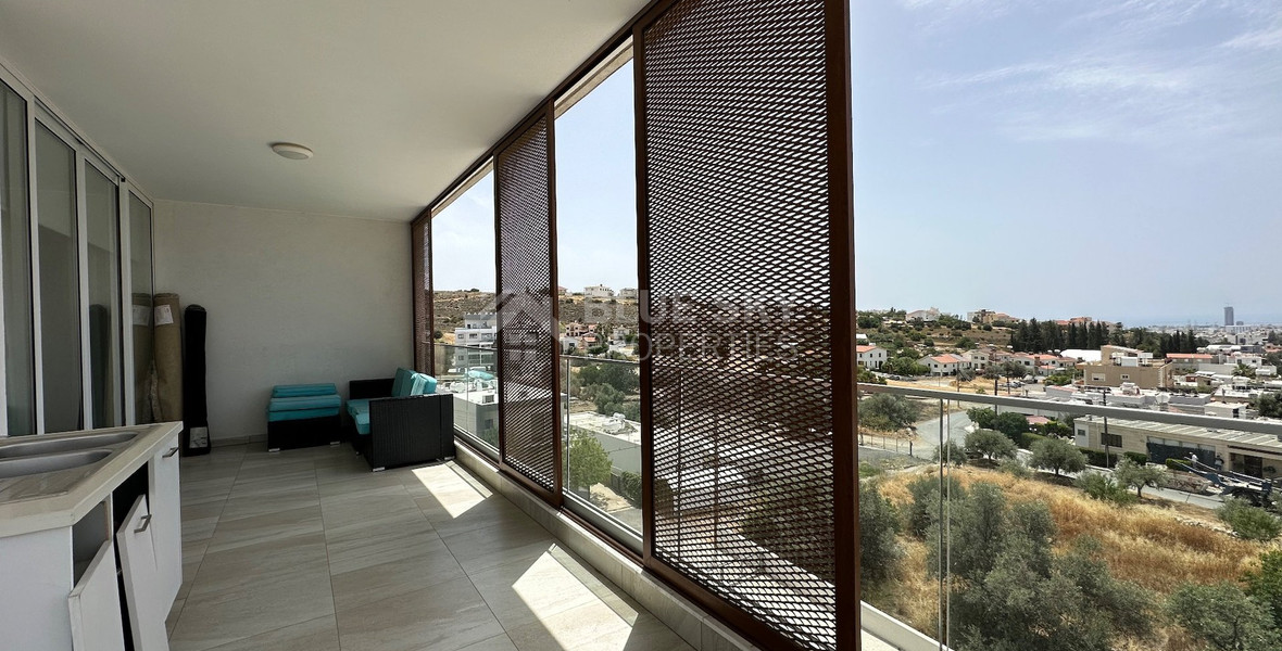 FOR SALE A LOVELY 3 BEDROOM PENTHOUSE WITH ROOF TERRACE FULLY FURNISHED AND EASY ACCESS TO ALL AMENITIES