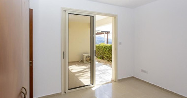 Unfurnished one Bedroom Apartment for Sale in Peyia