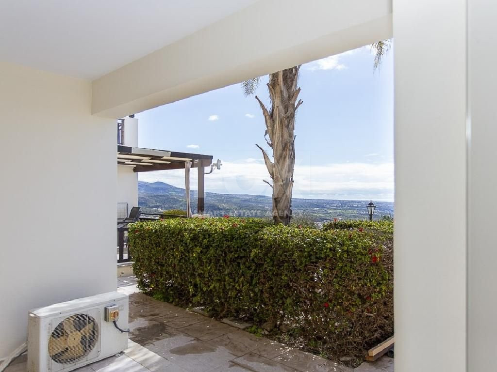 Unfurnished one Bedroom Apartment for Sale in Peyia