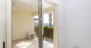 Unfurnished one Bedroom Apartment for Sale in Peyia