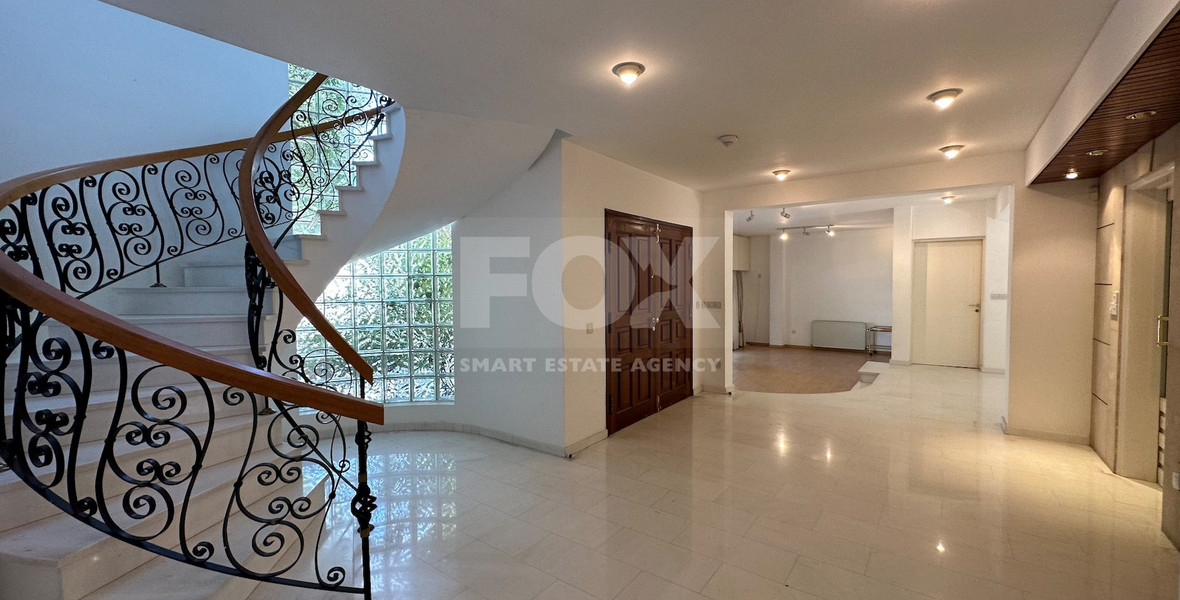 FOR RENT: VERSATILE BUILDING FOR HOME AND BUSINESS USE IN  PRIME LOCACATION NEAR ALL AMENITIES.