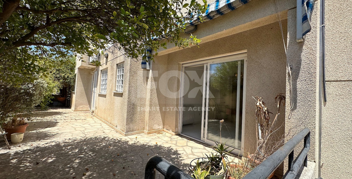 FOR RENT: VERSATILE BUILDING FOR HOME AND BUSINESS USE IN  PRIME LOCACATION NEAR ALL AMENITIES.