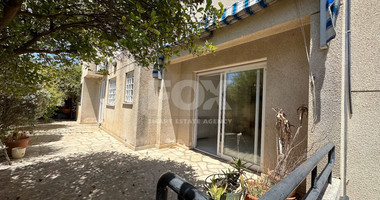 FOR RENT: VERSATILE BUILDING FOR HOME AND BUSINESS USE IN  PRIME LOCACATION NEAR ALL AMENITIES.