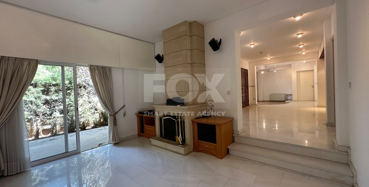 FOR RENT: VERSATILE BUILDING FOR HOME AND BUSINESS USE IN  PRIME LOCACATION NEAR ALL AMENITIES.