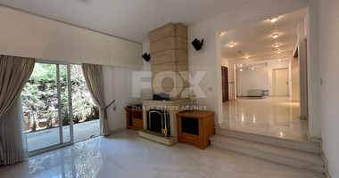 FOR RENT: VERSATILE BUILDING FOR HOME AND BUSINESS USE IN  PRIME LOCACATION NEAR ALL AMENITIES.