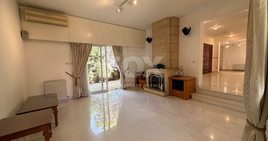 FOR RENT: VERSATILE BUILDING FOR HOME AND BUSINESS USE IN  PRIME LOCACATION NEAR ALL AMENITIES.