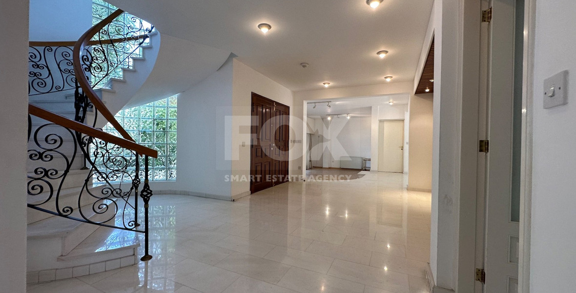 FOR RENT: VERSATILE BUILDING FOR HOME AND BUSINESS USE IN  PRIME LOCACATION NEAR ALL AMENITIES.