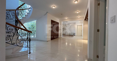 FOR RENT: VERSATILE BUILDING FOR HOME AND BUSINESS USE IN  PRIME LOCACATION NEAR ALL AMENITIES.