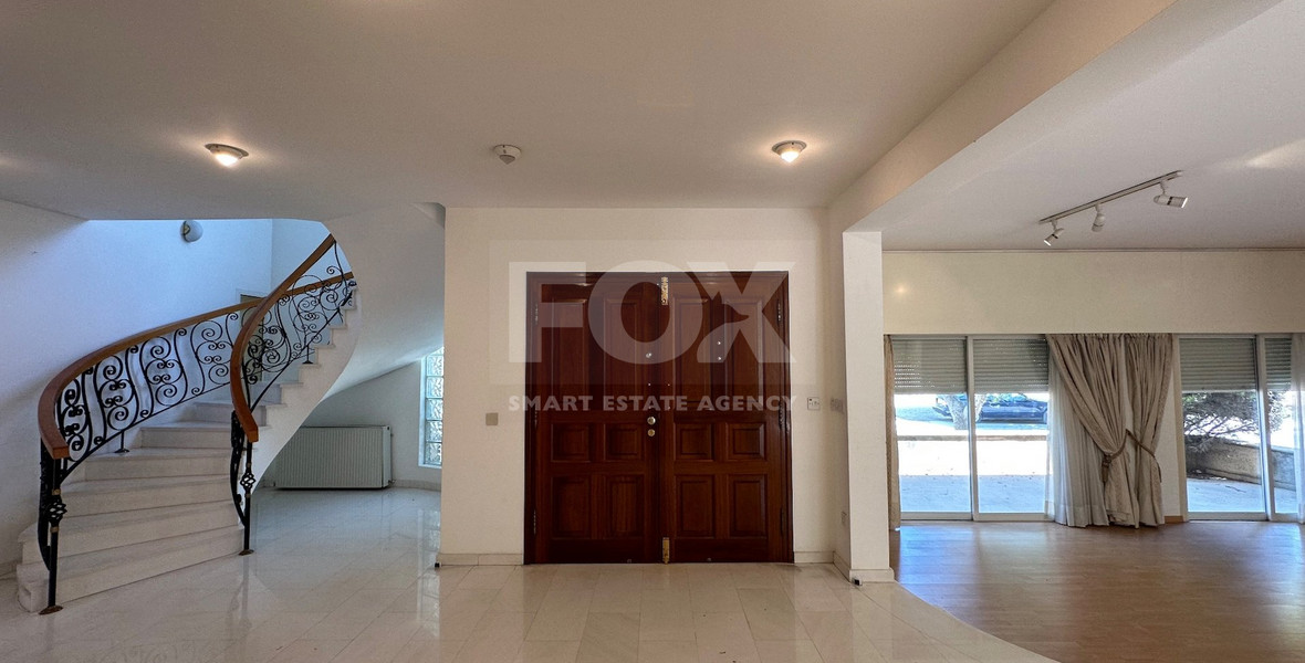 FOR RENT: VERSATILE BUILDING FOR HOME AND BUSINESS USE IN  PRIME LOCACATION NEAR ALL AMENITIES.