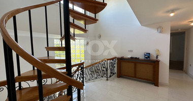 FOR RENT: VERSATILE BUILDING FOR HOME AND BUSINESS USE IN  PRIME LOCACATION NEAR ALL AMENITIES.