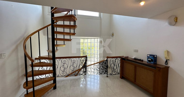 FOR RENT: VERSATILE BUILDING FOR HOME AND BUSINESS USE IN  PRIME LOCACATION NEAR ALL AMENITIES.