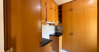 FOR RENT: VERSATILE BUILDING FOR HOME AND BUSINESS USE IN  PRIME LOCACATION NEAR ALL AMENITIES.