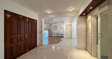 FOR RENT: VERSATILE BUILDING FOR HOME AND BUSINESS USE IN  PRIME LOCACATION NEAR ALL AMENITIES.
