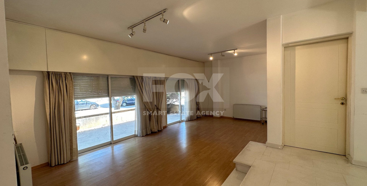FOR RENT: VERSATILE BUILDING FOR HOME AND BUSINESS USE IN  PRIME LOCACATION NEAR ALL AMENITIES.