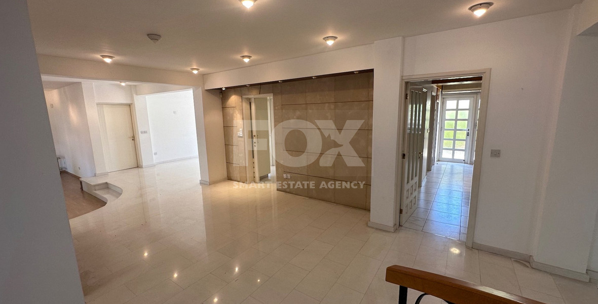 FOR RENT: VERSATILE BUILDING FOR HOME AND BUSINESS USE IN  PRIME LOCACATION NEAR ALL AMENITIES.