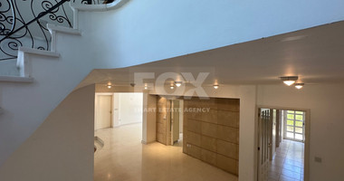 FOR RENT: VERSATILE BUILDING FOR HOME AND BUSINESS USE IN  PRIME LOCACATION NEAR ALL AMENITIES.