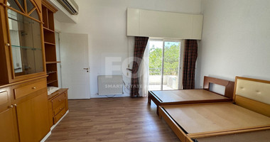 FOR RENT: VERSATILE BUILDING FOR HOME AND BUSINESS USE IN  PRIME LOCACATION NEAR ALL AMENITIES.