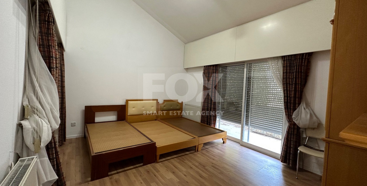 FOR RENT: VERSATILE BUILDING FOR HOME AND BUSINESS USE IN  PRIME LOCACATION NEAR ALL AMENITIES.