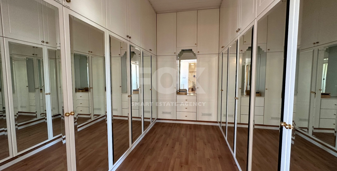 FOR RENT: VERSATILE BUILDING FOR HOME AND BUSINESS USE IN  PRIME LOCACATION NEAR ALL AMENITIES.