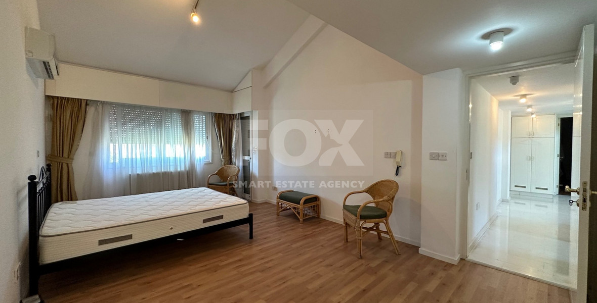 FOR RENT: VERSATILE BUILDING FOR HOME AND BUSINESS USE IN  PRIME LOCACATION NEAR ALL AMENITIES.