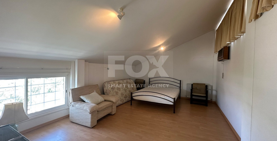 FOR RENT: VERSATILE BUILDING FOR HOME AND BUSINESS USE IN  PRIME LOCACATION NEAR ALL AMENITIES.