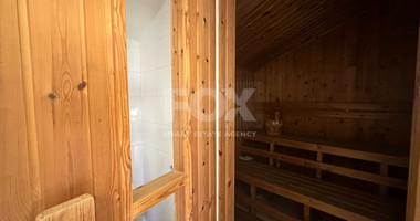 FOR RENT: VERSATILE BUILDING FOR HOME AND BUSINESS USE IN  PRIME LOCACATION NEAR ALL AMENITIES.