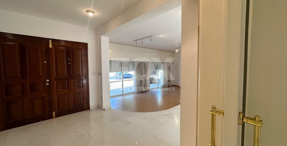 FOR RENT: VERSATILE BUILDING FOR HOME AND BUSINESS USE IN  PRIME LOCACATION NEAR ALL AMENITIES.