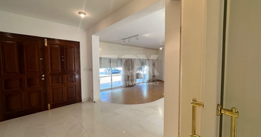 FOR RENT: VERSATILE BUILDING FOR HOME AND BUSINESS USE IN  PRIME LOCACATION NEAR ALL AMENITIES.