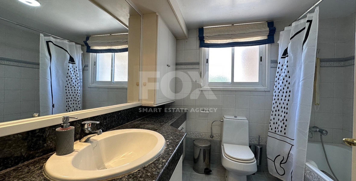 FOR RENT: VERSATILE BUILDING FOR HOME AND BUSINESS USE IN  PRIME LOCACATION NEAR ALL AMENITIES.
