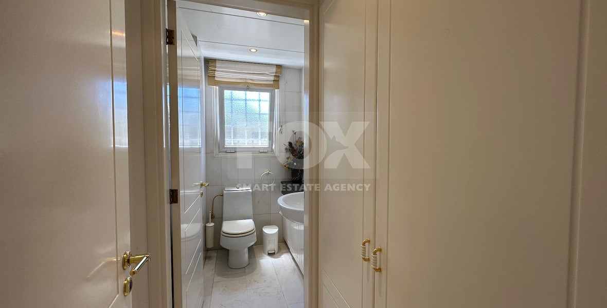 FOR RENT: VERSATILE BUILDING FOR HOME AND BUSINESS USE IN  PRIME LOCACATION NEAR ALL AMENITIES.