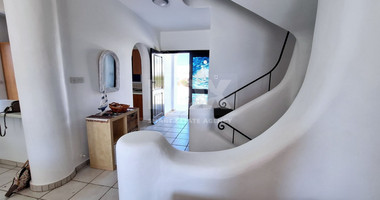 Five Bedroom Detached Villa for rent