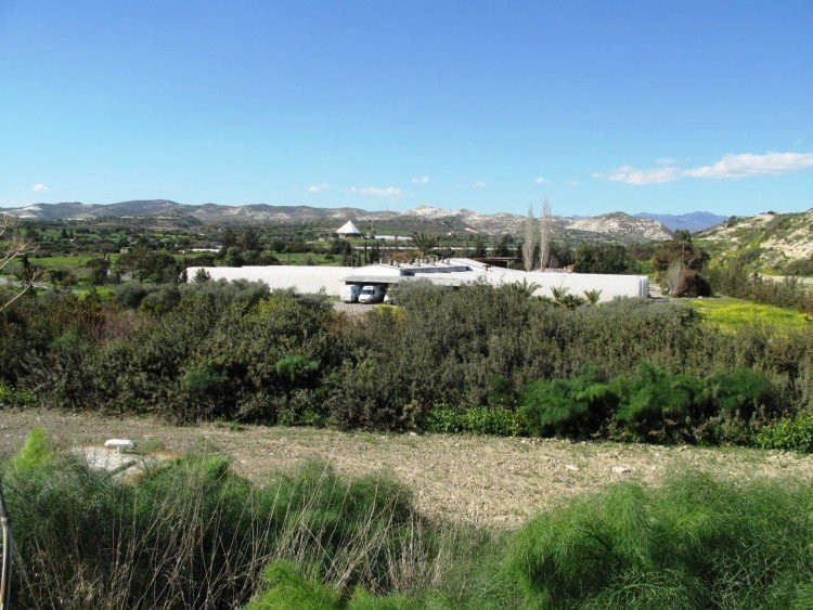 Property for sale in Kalavasos Cyprus, price 600,000 EUR