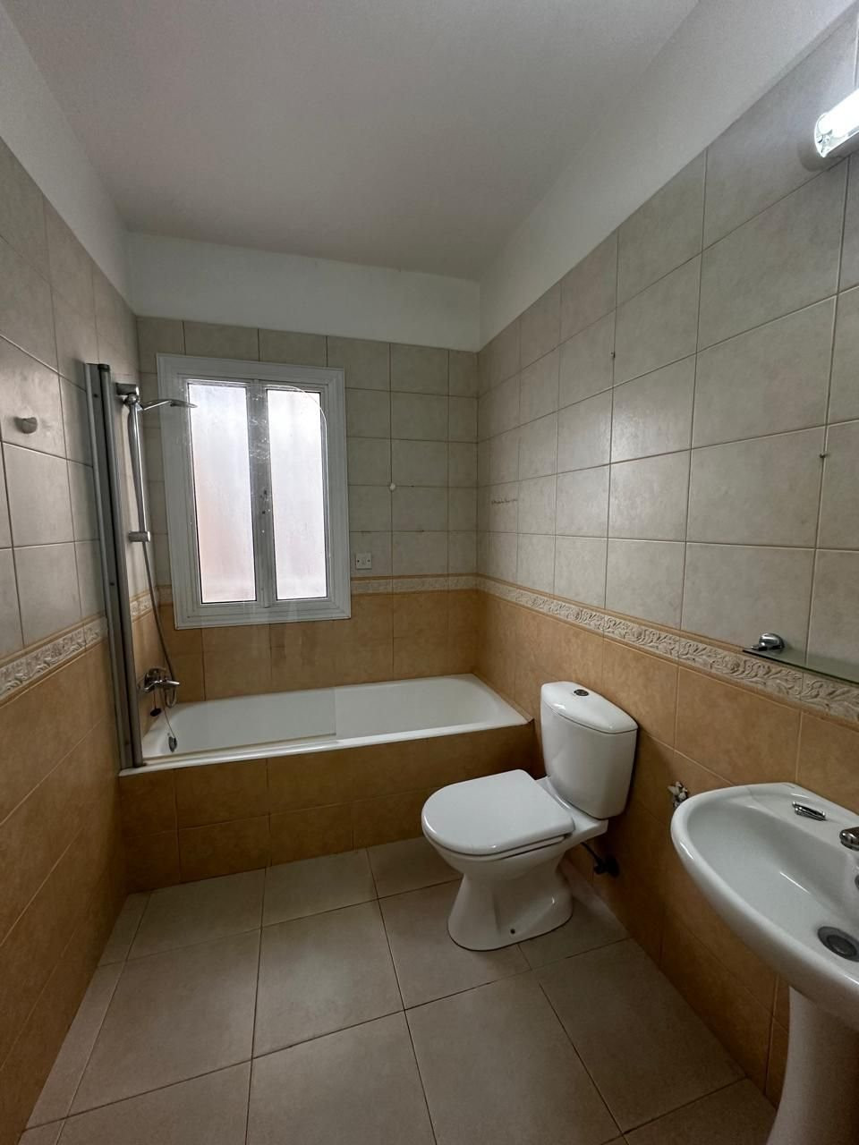 Mieszkanie 3 pokoi 156 m² Tremithousa, Cypr