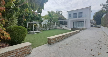 Five bedroom hidden gem by the sea, Governor's Beach, Limassol